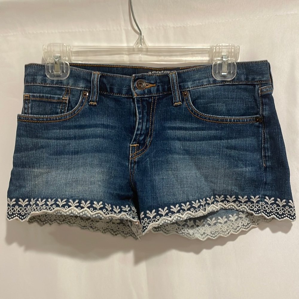 Lucky Brand Riley Denim Shorts with embroidered hem- 26
